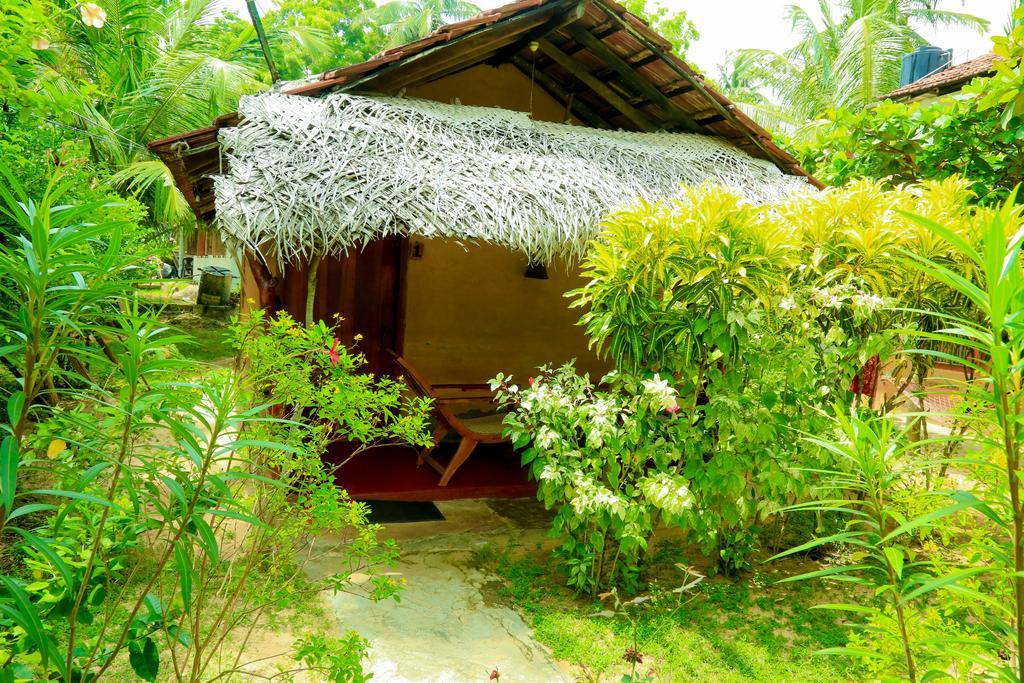 Natural Cabanas Kanattegoda Exterior foto