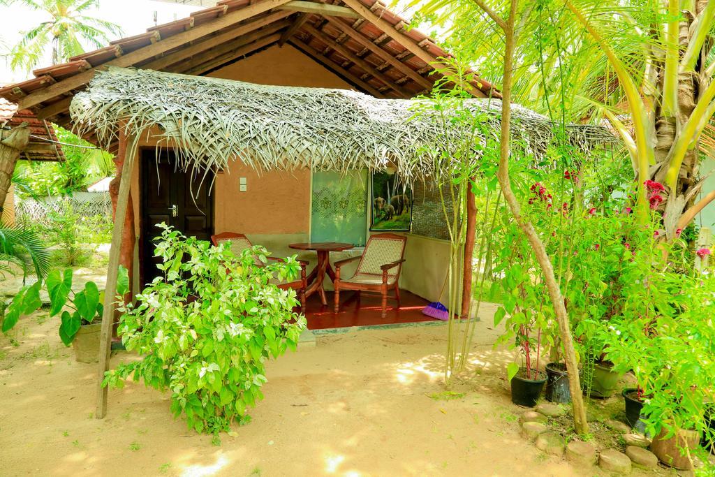 Natural Cabanas Kanattegoda Exterior foto